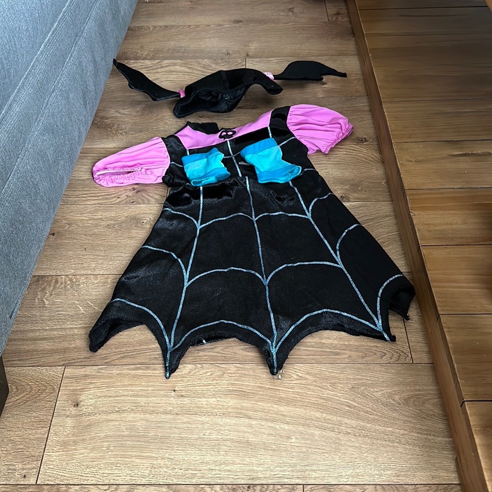 Vampirina costume 3T/4T